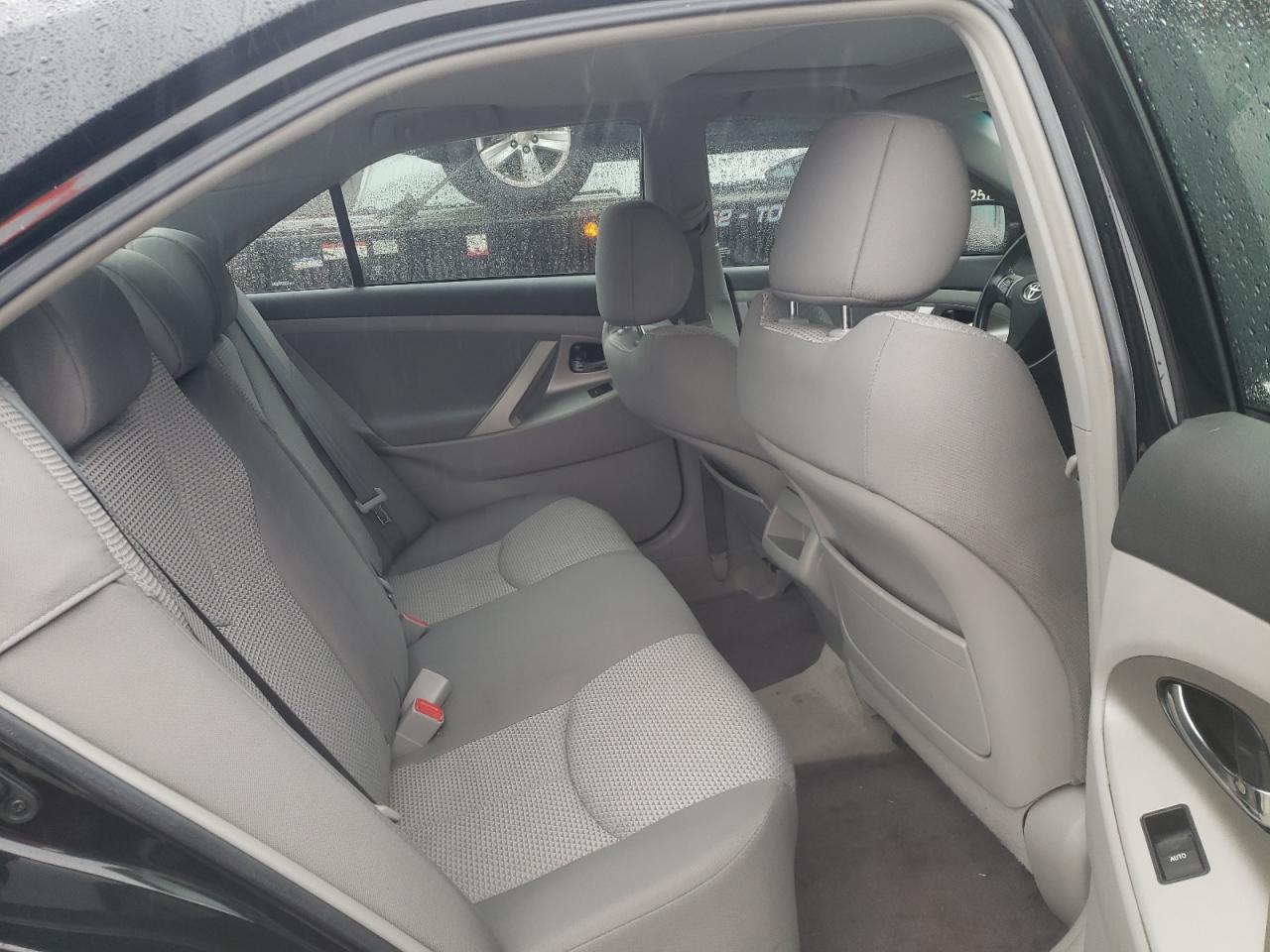 2011 Toyota Camry - Image 10