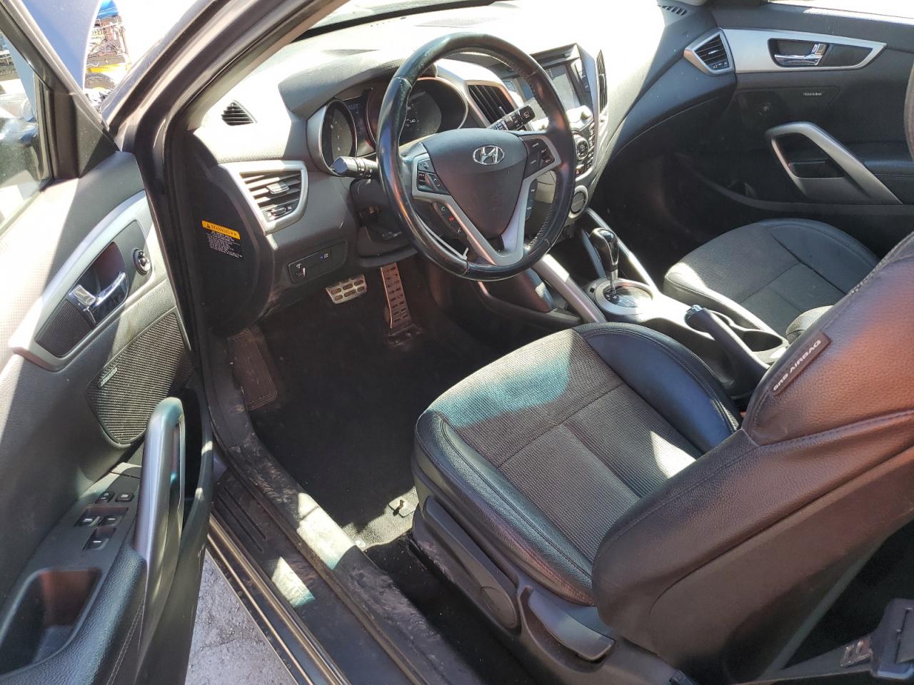 2015 Hyundai Veloster - Image 8