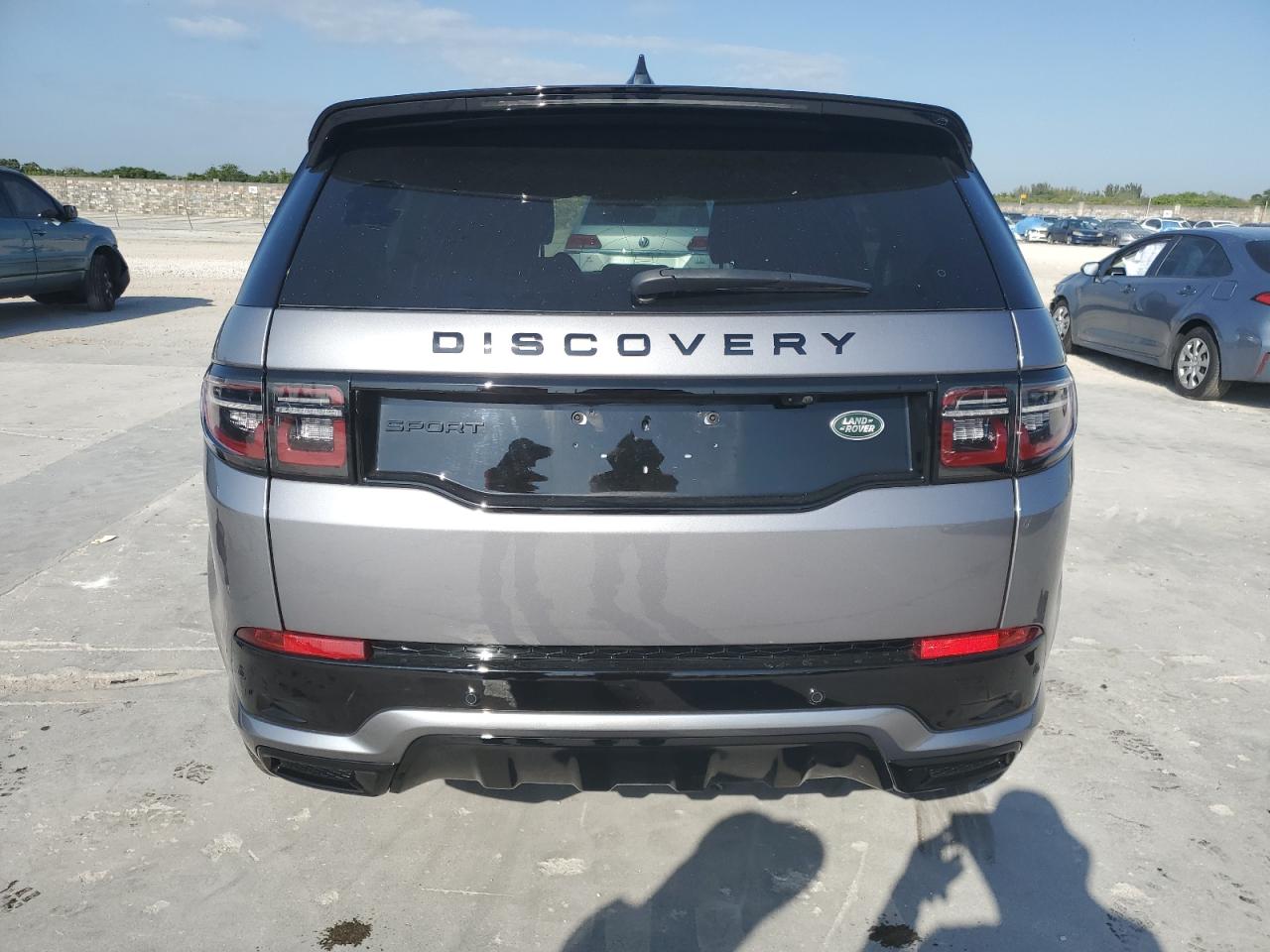 2023 Land Rover Discovery - Image 6