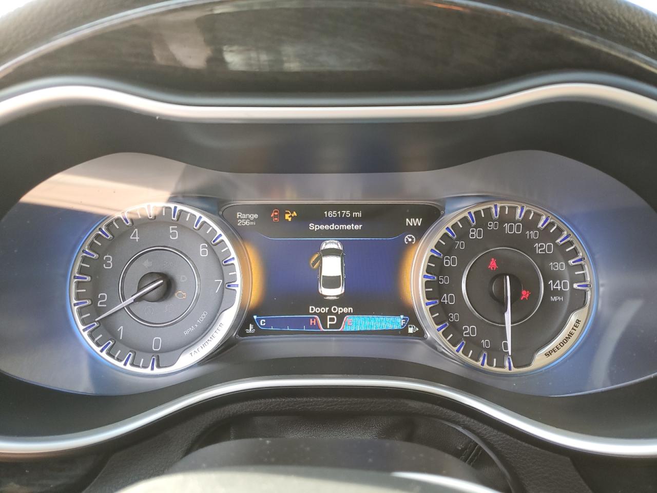 2015 Chrysler 200 - Image 9