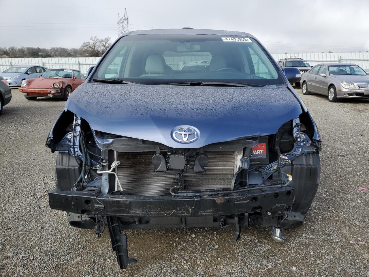 2015 Toyota Sienna - Image 5