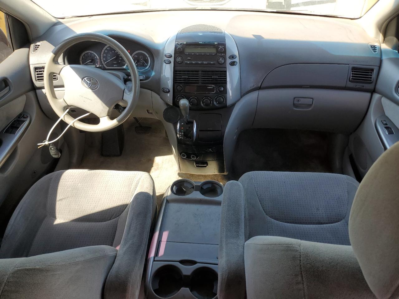 2010 Toyota Sienna - Image 8