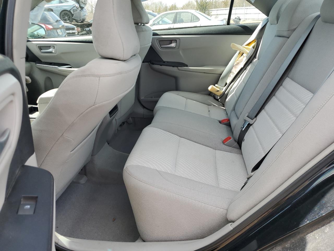 2015 Toyota Camry - Image 11