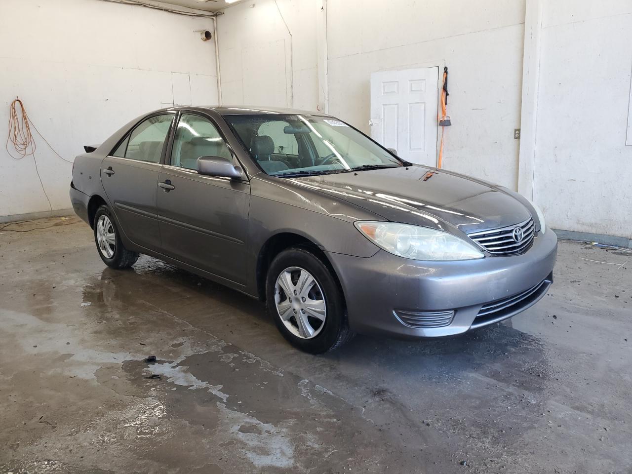2005 Toyota Camry - Image 4