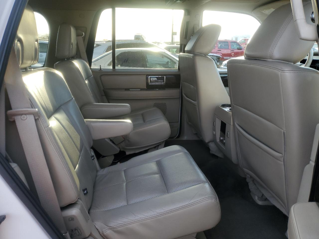 2010 Lincoln Navigator - Image 11