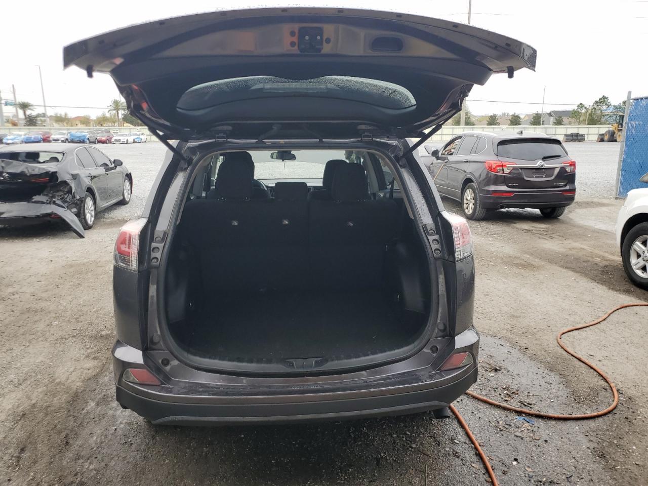 2017 Toyota RAV 4 - Image 6