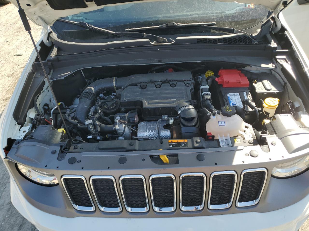 2020 Jeep Renegade - Image 12