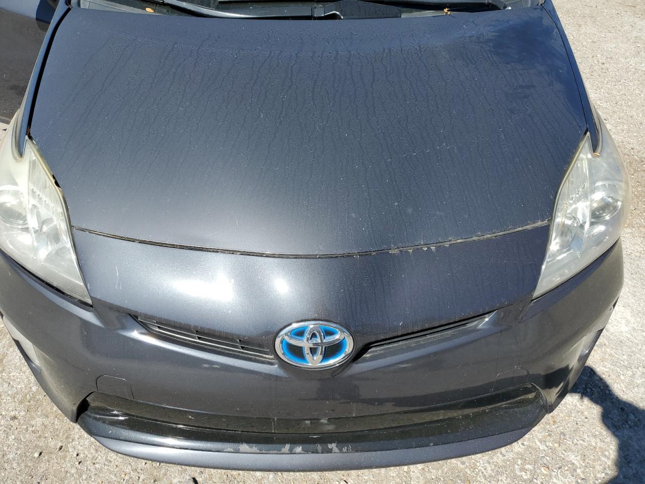 2014 Toyota Prius - Image 12
