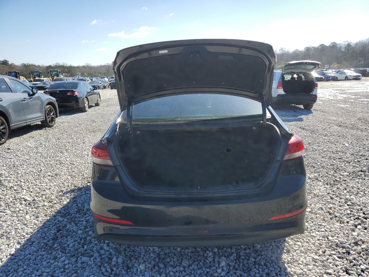 2017 Hyundai Elantra - Image 6