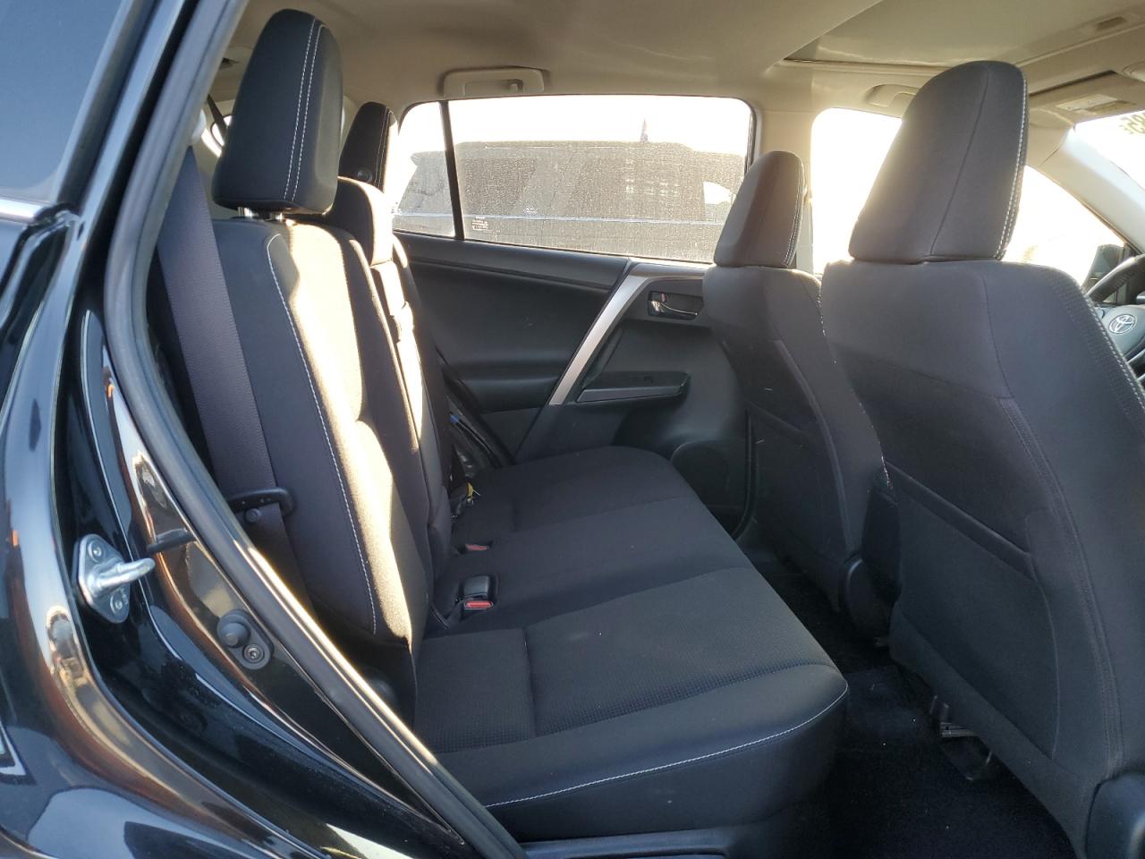 2018 Toyota RAV 4 - Image 11
