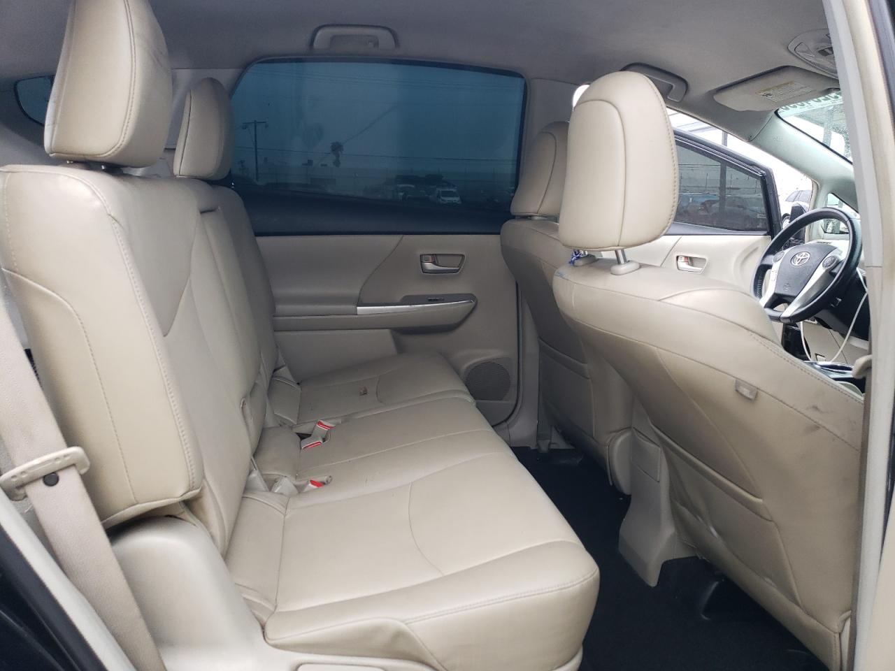2013 Toyota Prius - Image 11