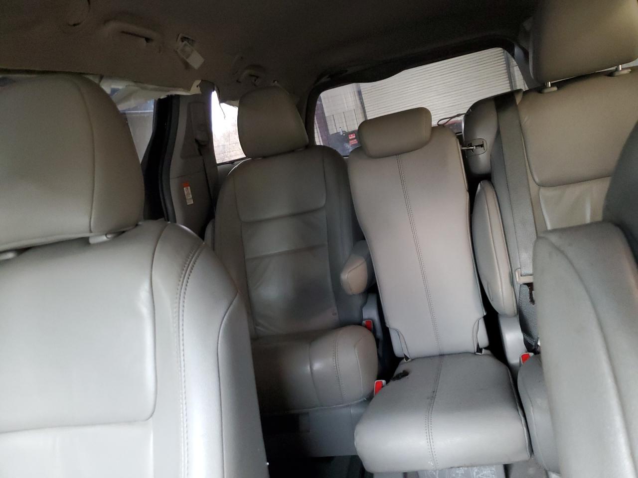 2016 Toyota Sienna - Image 10