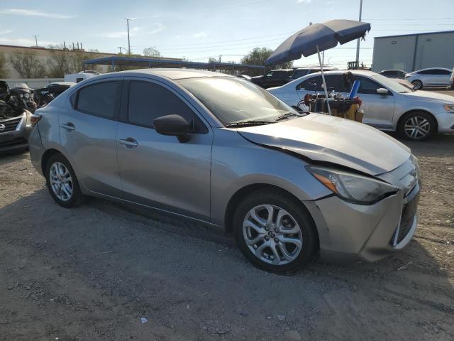 Sedans TOYOTA SCION 2016 Srebrny
