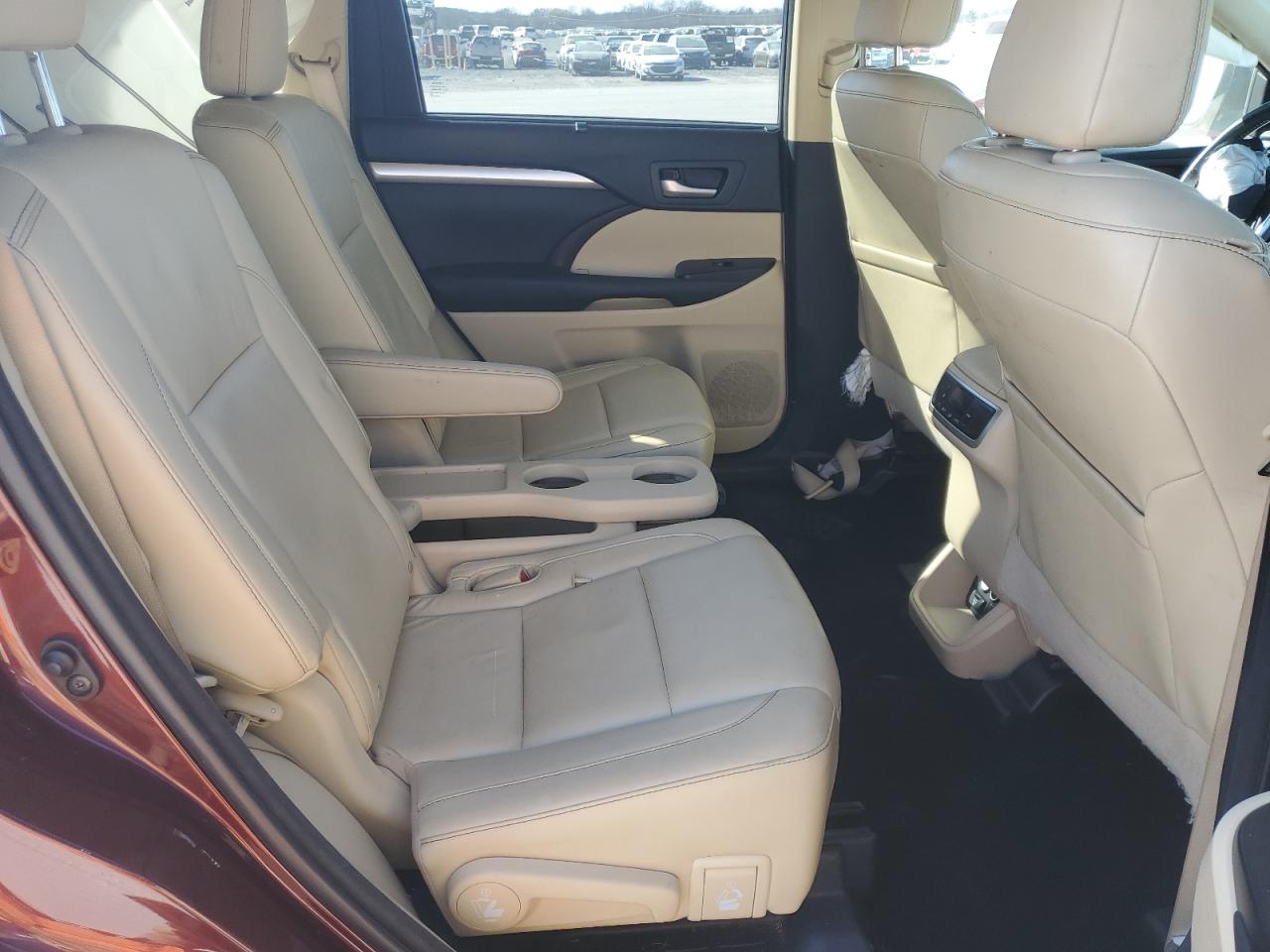 2014 Toyota Highlander - Image 11