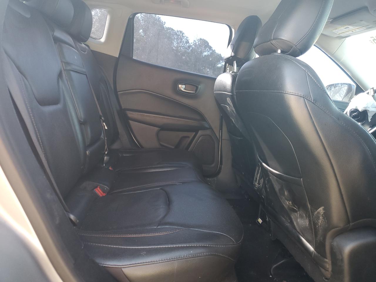 2018 Jeep Compass - Image 11