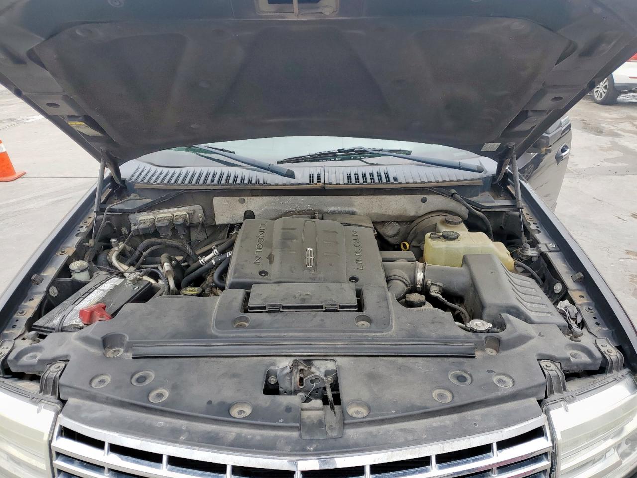 2009 Lincoln Navigator - Image 12