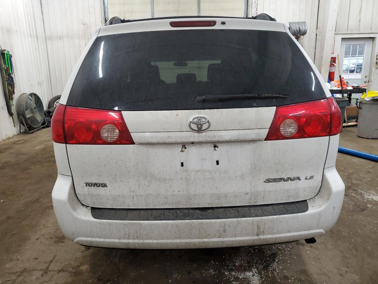 2009 Toyota Sienna - Image 6