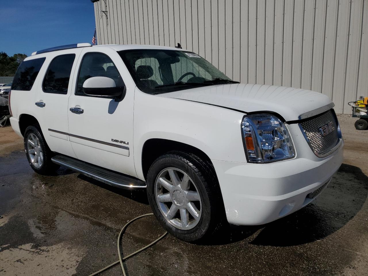 2011 GMC Yukon - Image 4