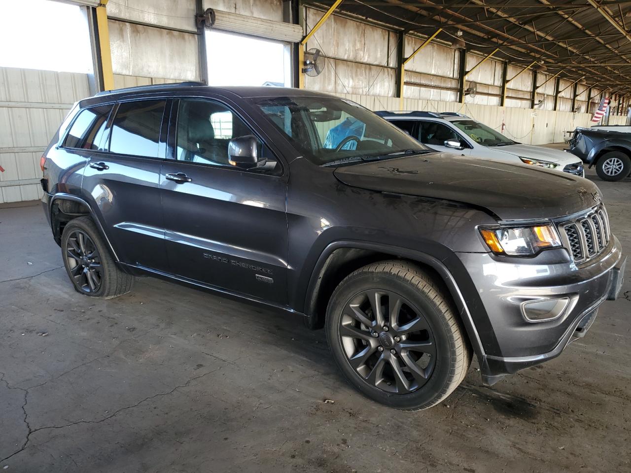 2017 Jeep Grand Cherokee - Image 4