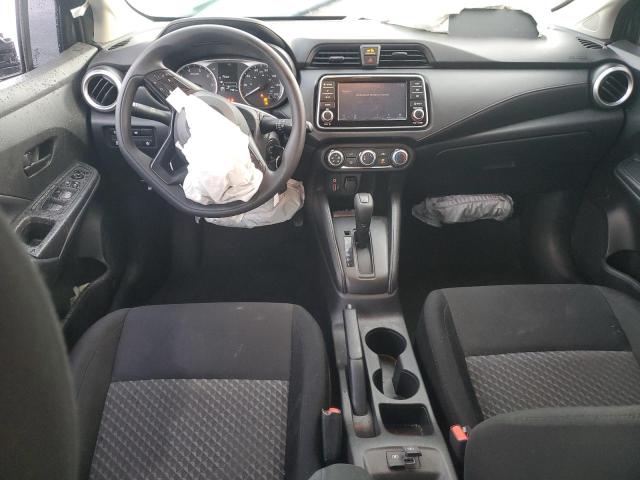  NISSAN VERSA 2024 Сріблястий