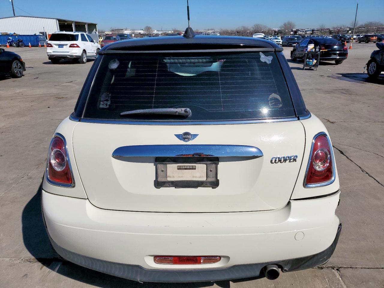 2011 MINI Cooper - Image 6