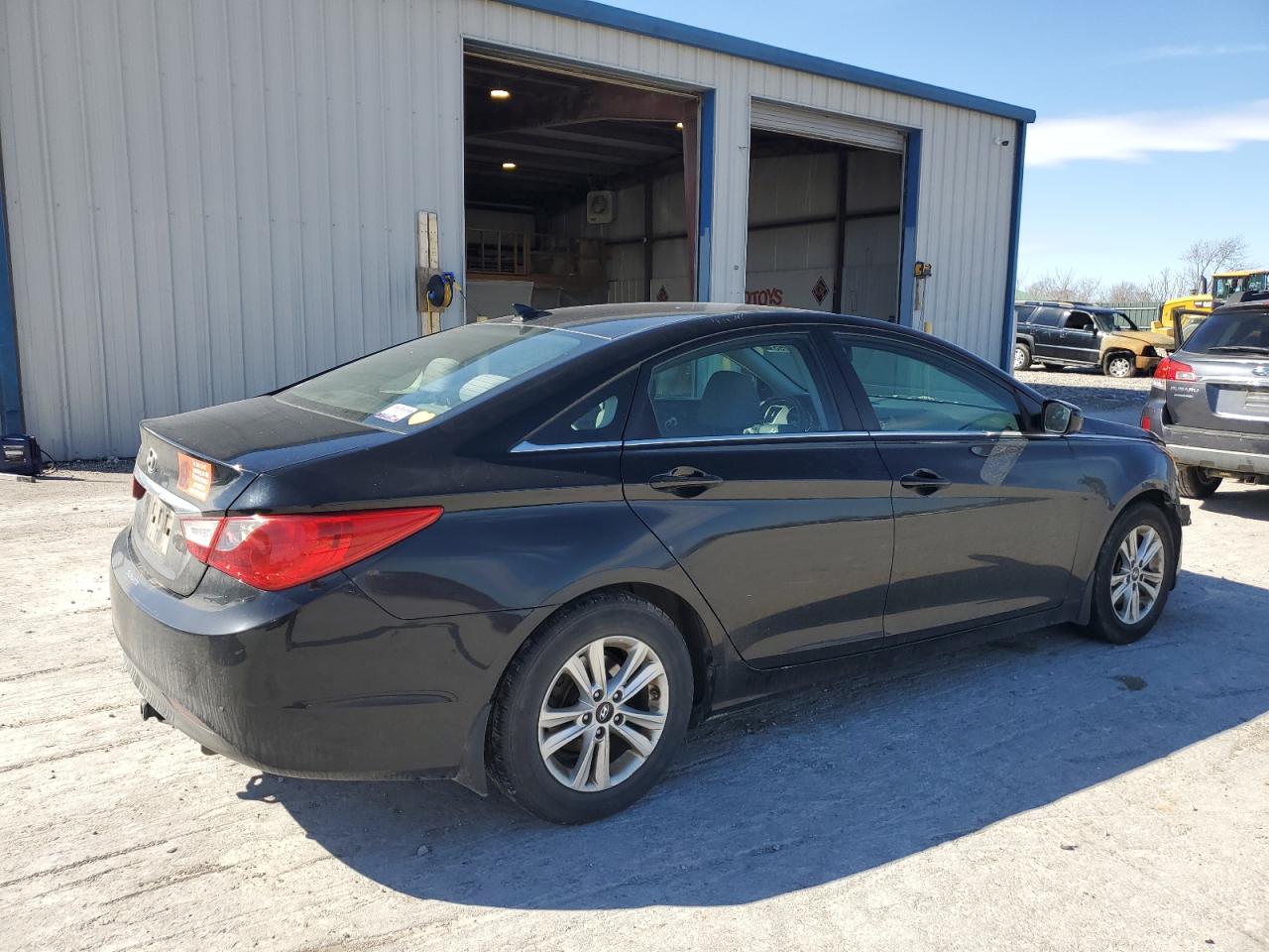 2012 Hyundai Sonata - Image 3