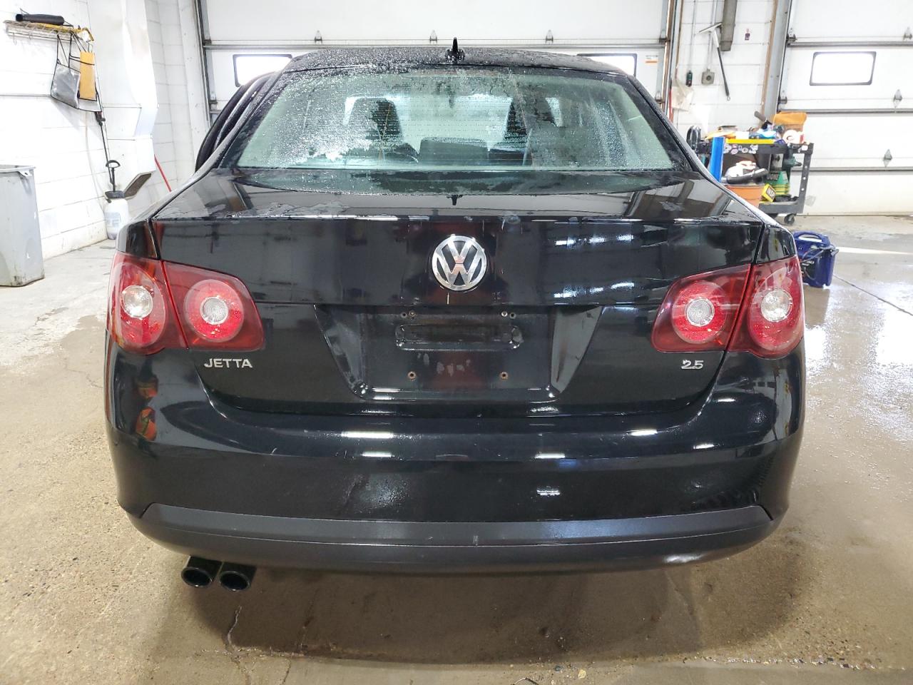 2010 Volkswagen Jetta - Image 6