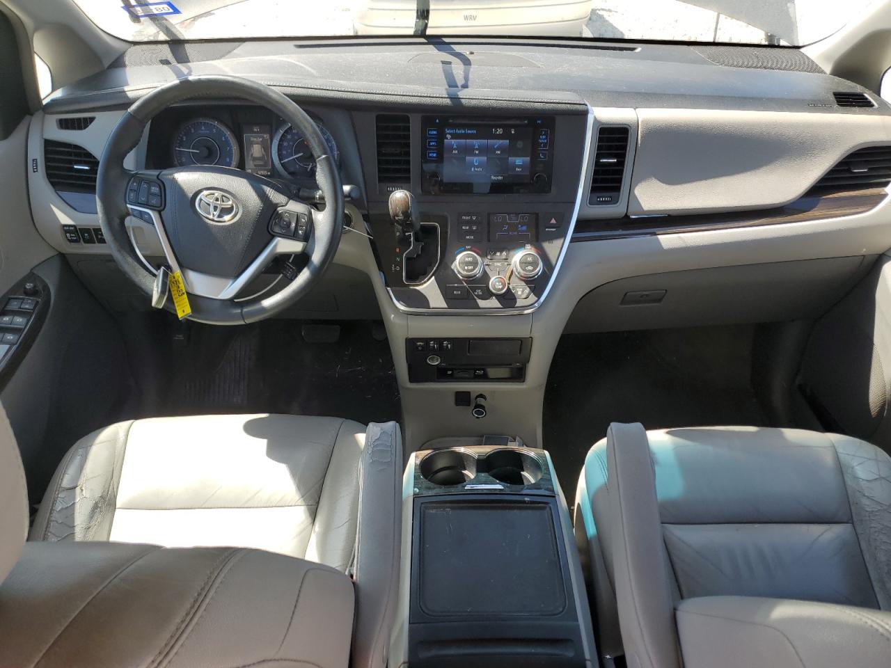 2016 Toyota Sienna - Image 8