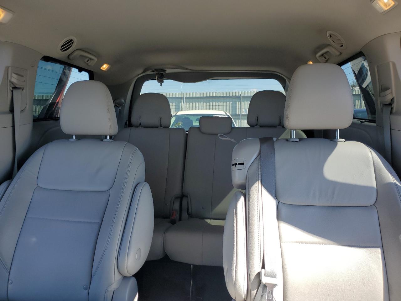 2018 Toyota Sienna - Image 10