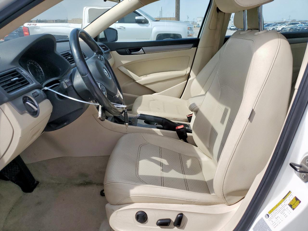 2015 Volkswagen Passat - Image 7