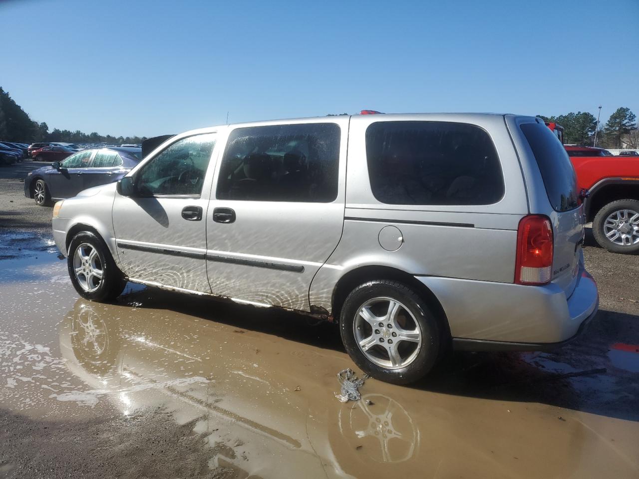 2008 Chevrolet Uplander - Image 2