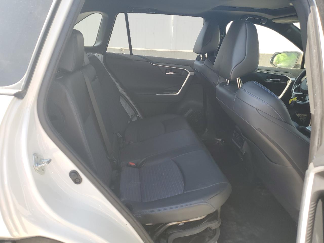 2019 Toyota RAV 4 - Image 11