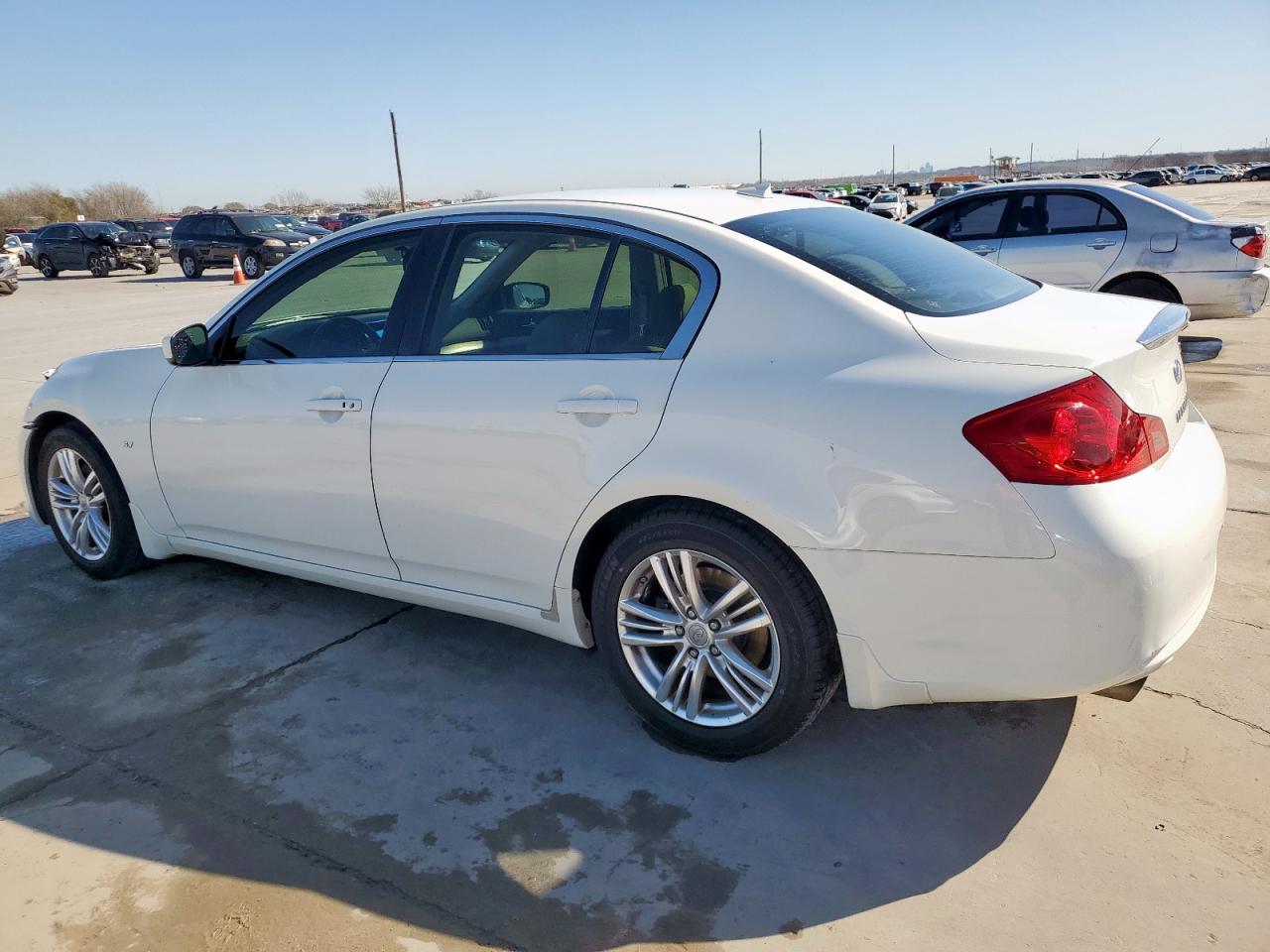 2015 Infiniti Q40 - Image 2