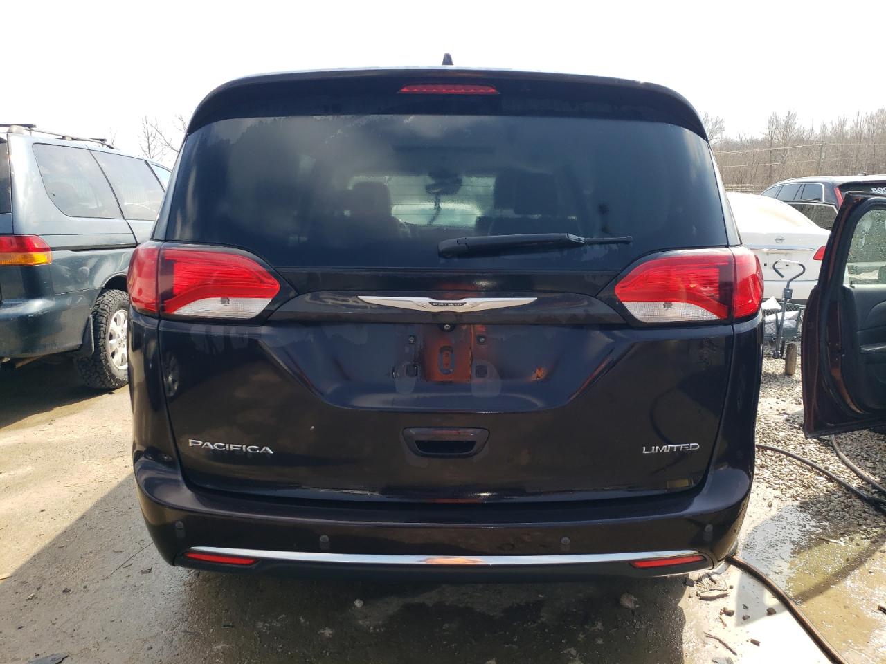 2017 Chrysler Pacifica - Image 6