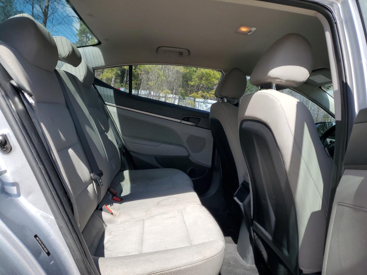2017 Hyundai Elantra - Image 10