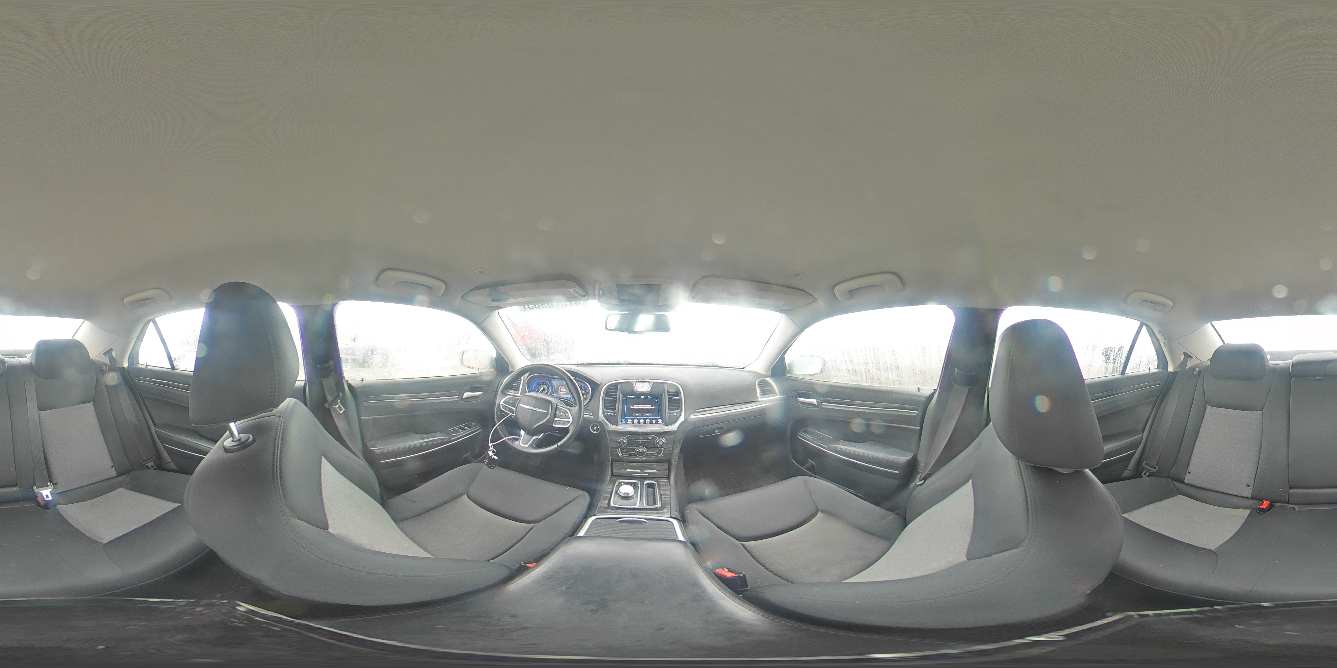 2018 Chrysler 300 - Image 13