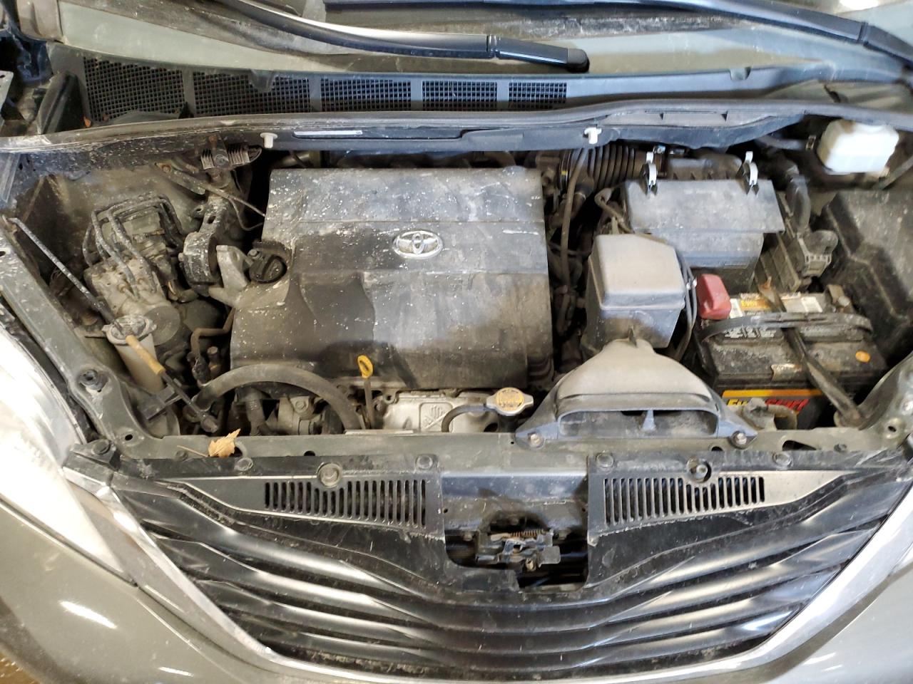2012 Toyota Sienna - Image 12