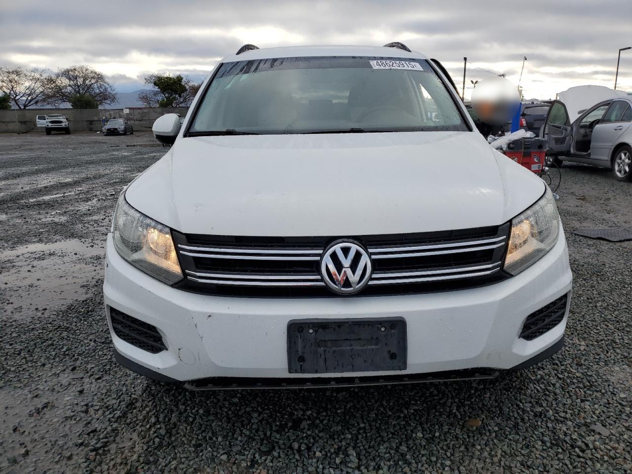 2017 Volkswagen Tiguan - Image 5