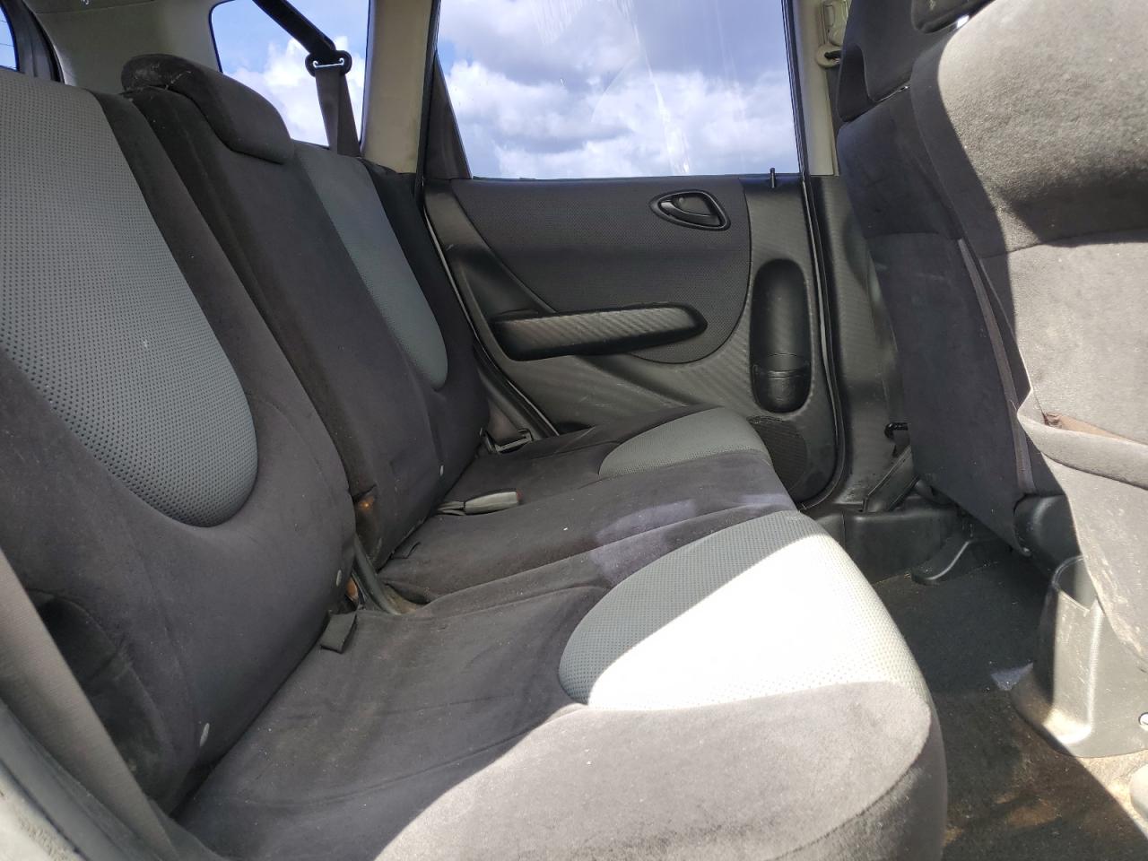 2007 Honda Fit - Image 11