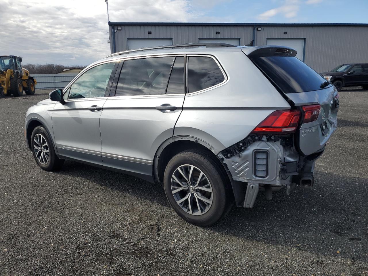 2020 Volkswagen Tiguan - Image 2
