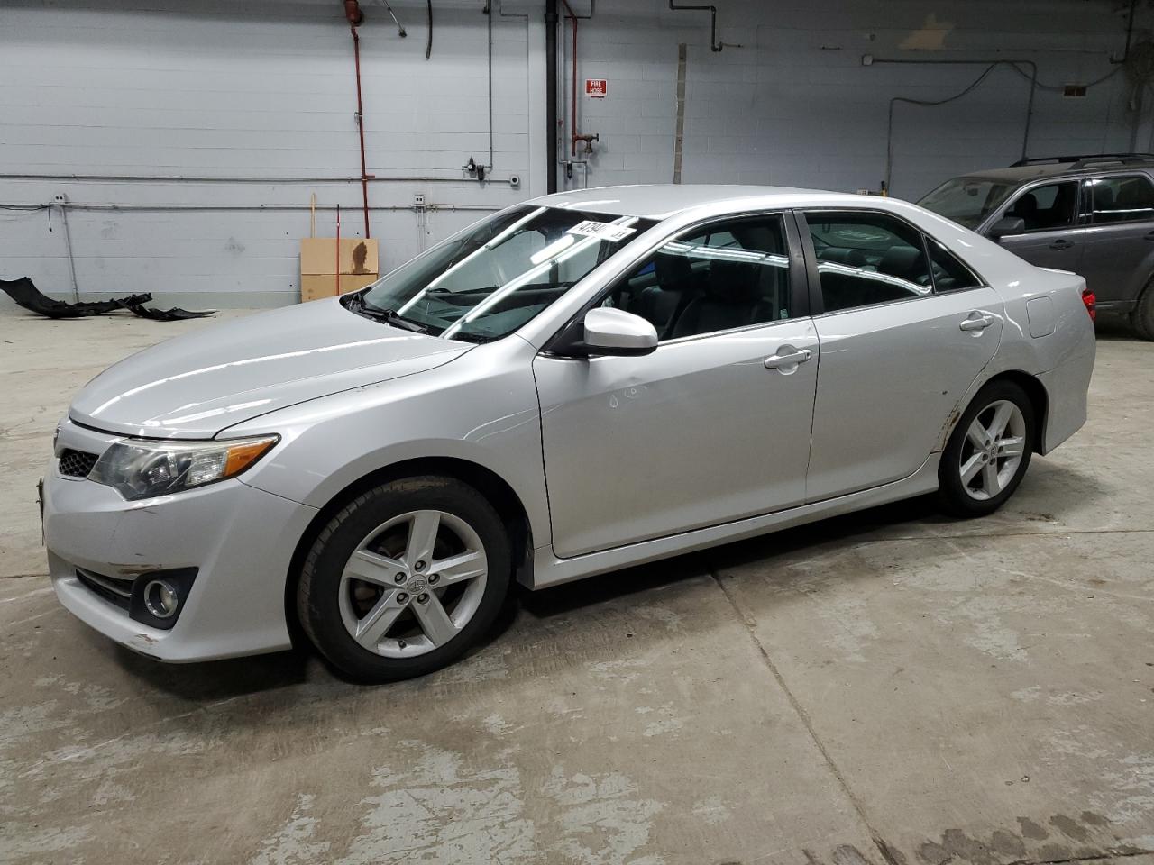 2012 Toyota Camry Base продається в Wheeling, IL - Side