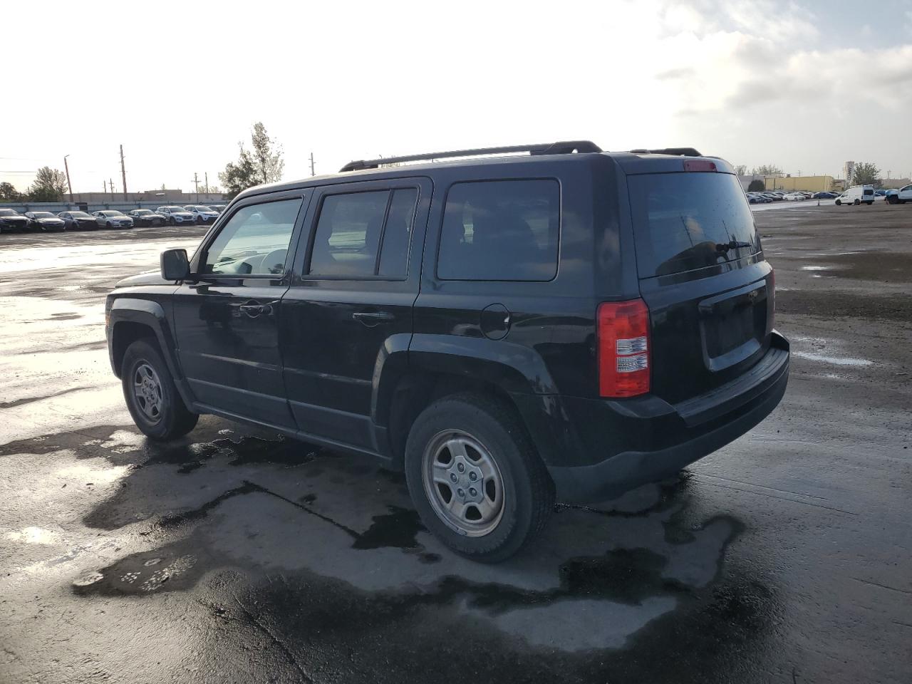 2016 Jeep Liberty (Patriot) - Image 2