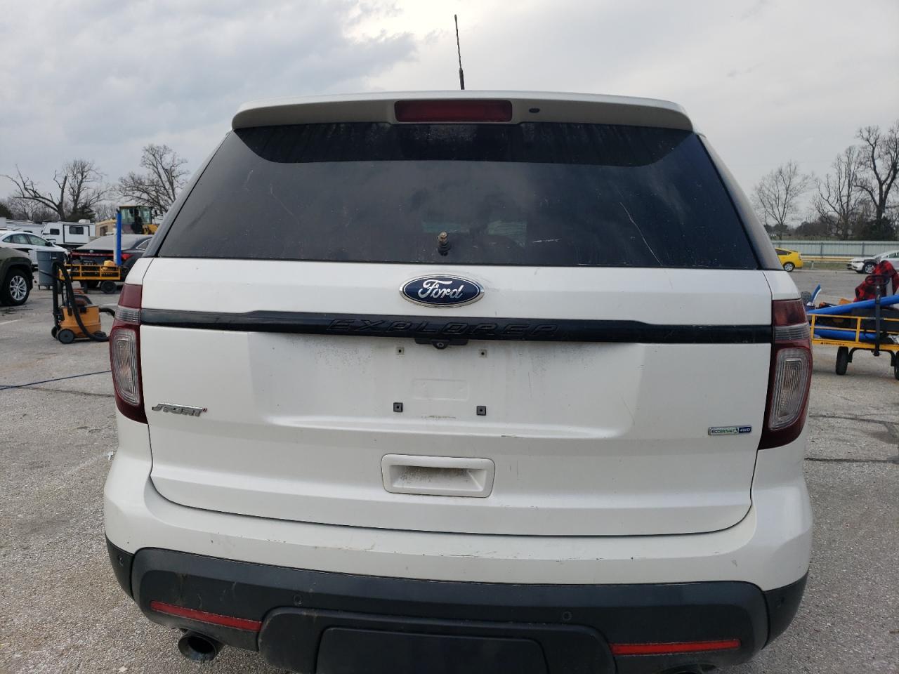 2015 Ford Explorer - Image 6