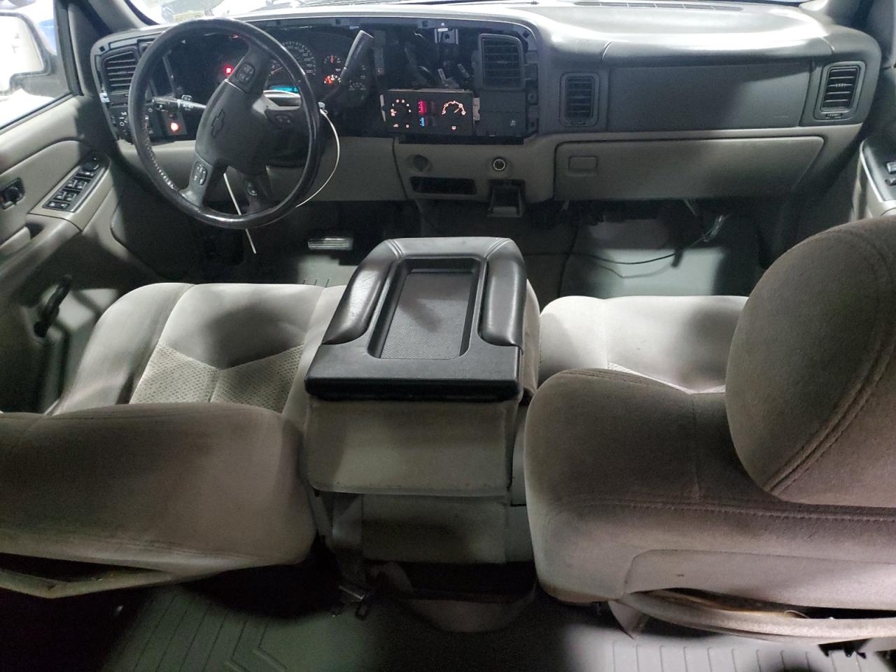 2005 Chevrolet Avalanche - Image 8