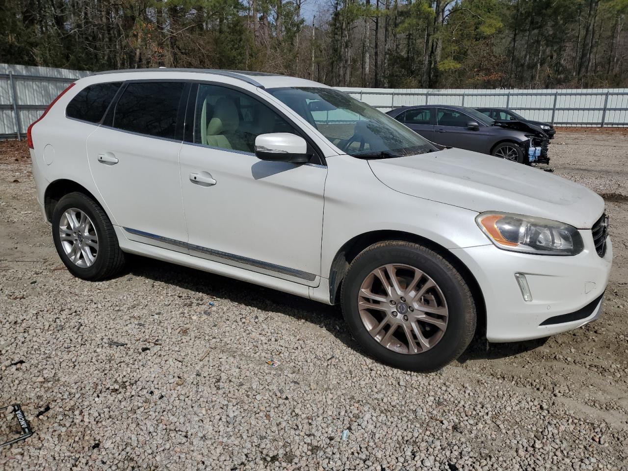 2015 Volvo XC60 - Image 4