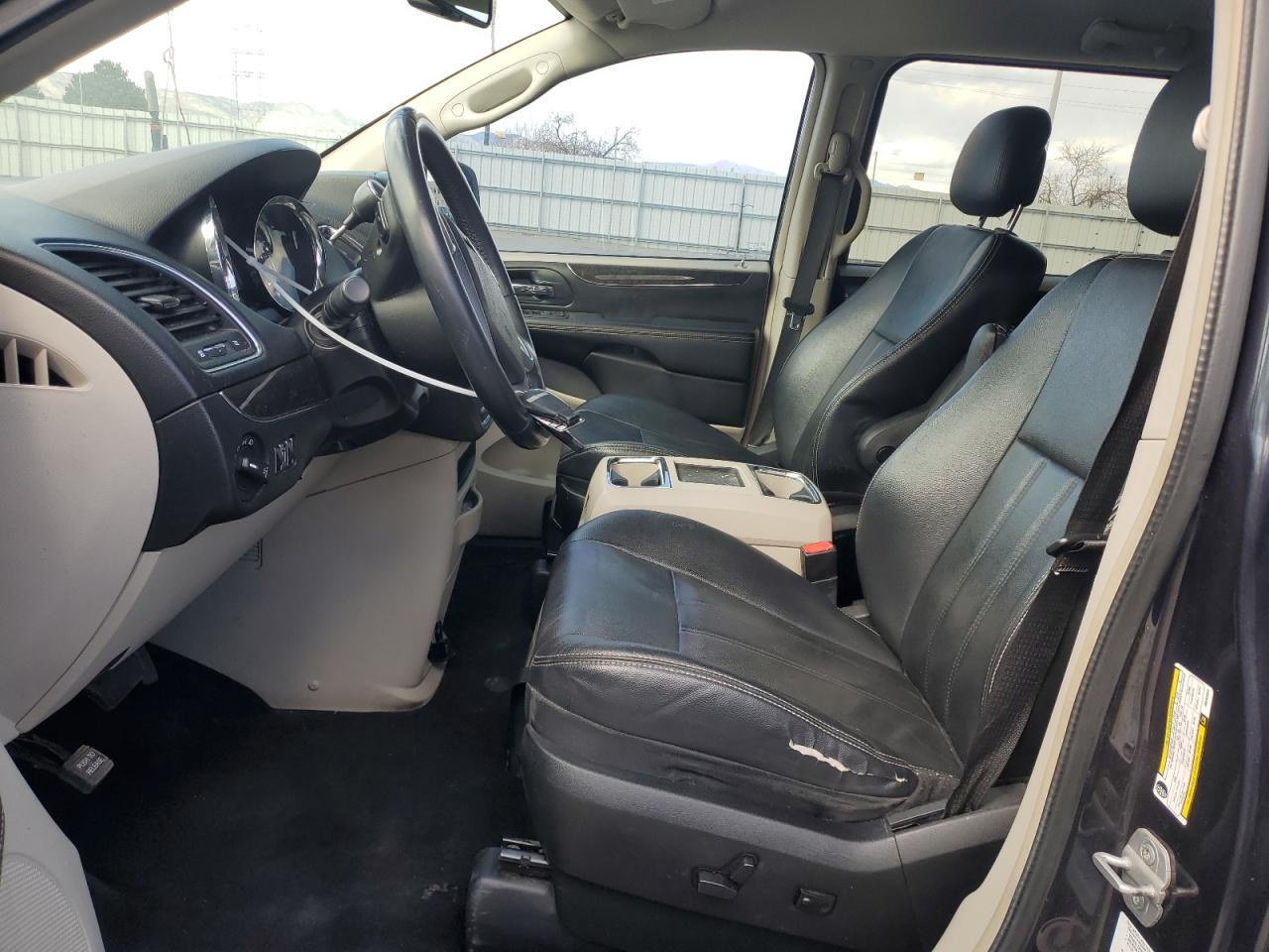 2013 Chrysler Town & Country - Image 7