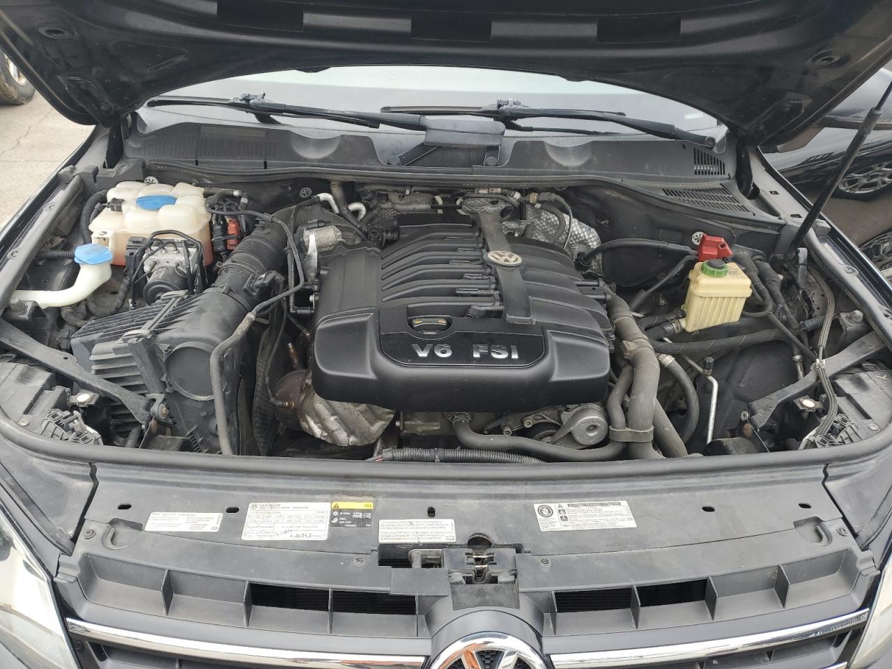 2014 Volkswagen Touareg - Image 12