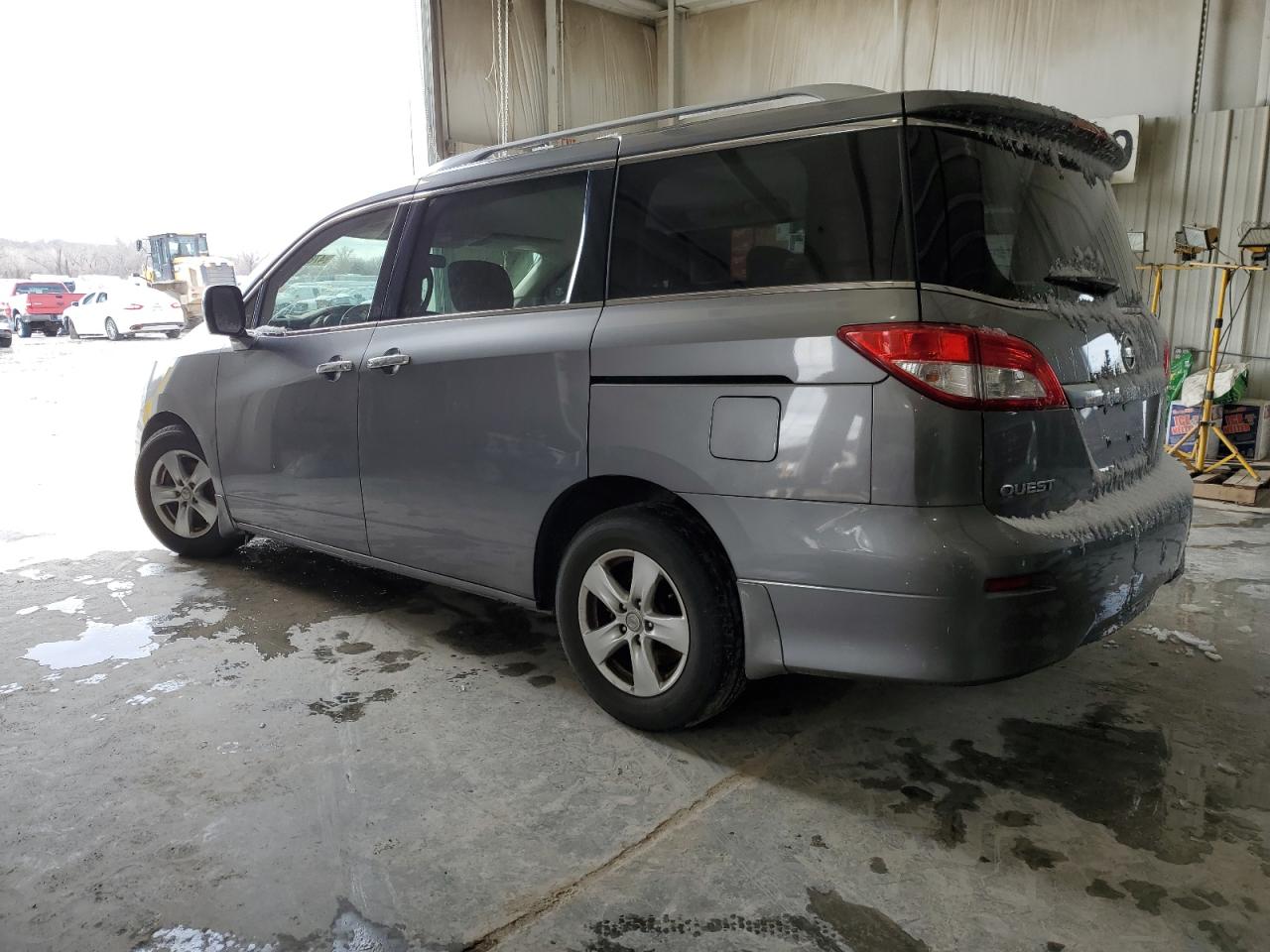 2014 Nissan Quest - Image 2