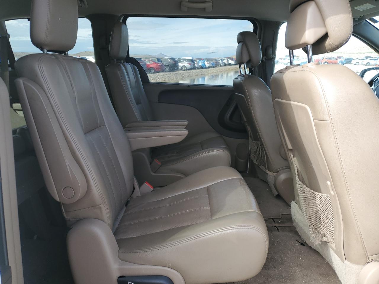 2011 Chrysler Town & Country - Image 11