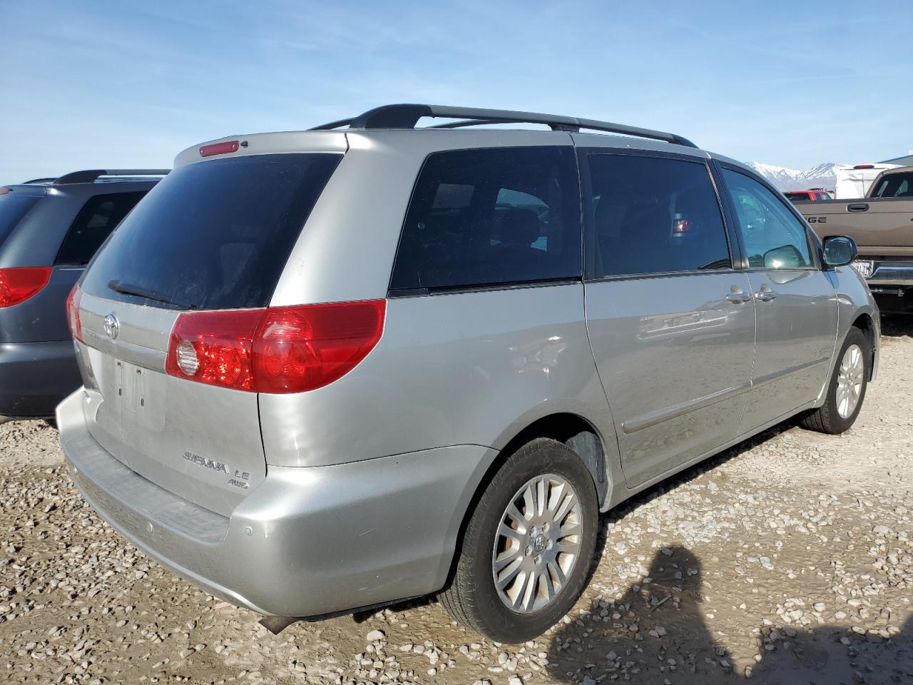 2007 Toyota Sienna - Image 3